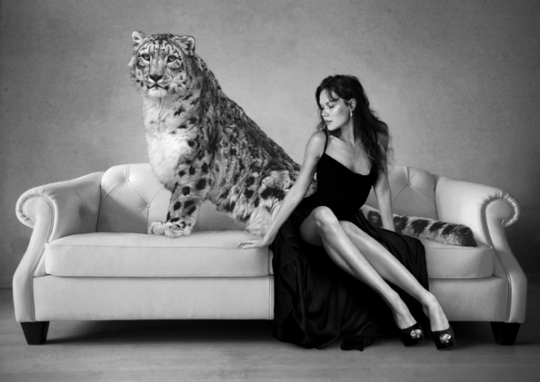 3AP6474 - Julian Lauren - Snow Leopard and Lady, Paris