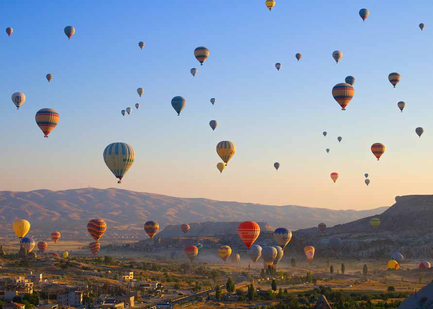 3AP6486 - Pangea Images - Flying over Cappadocia, Turkey