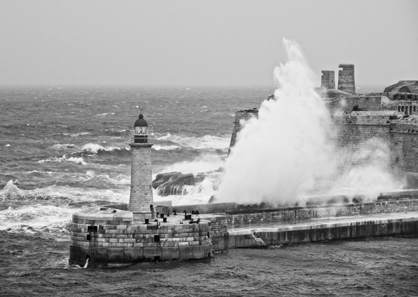 3AP7100 - Pangea Images - Lighthouse in the Storm (B&amp;W)