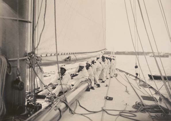 3AP7109 - Anonymous - Crew on the yacht Reliance, America’s Cup, 1903