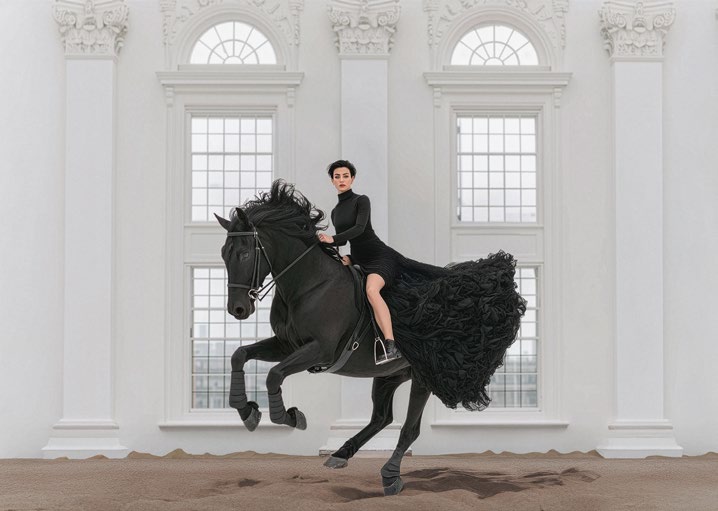 3AP7965 - JULIAN LAUREN - Riding Stables