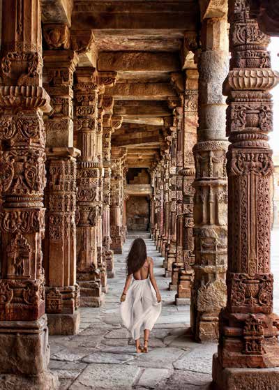 3MR6146 - Marc Moreau - At the Temple, India